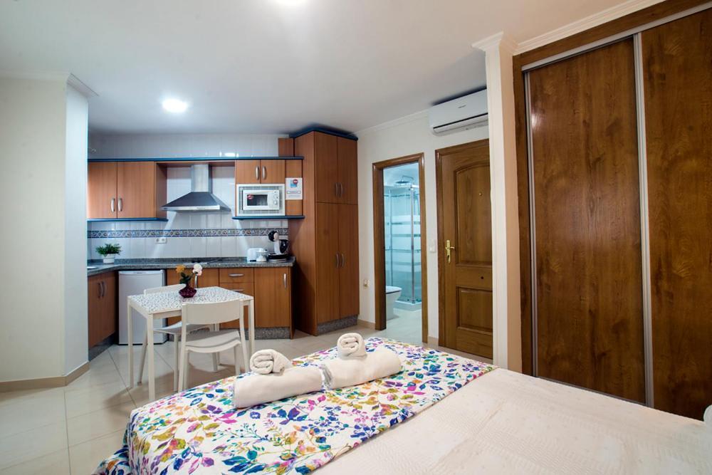 Apartamentos Amat - Only Adult - Playa El Bajondillo 토레몰리노스 외부 사진