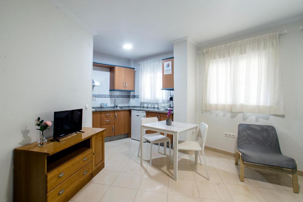 Apartamentos Amat - Only Adult - Playa El Bajondillo 토레몰리노스 외부 사진