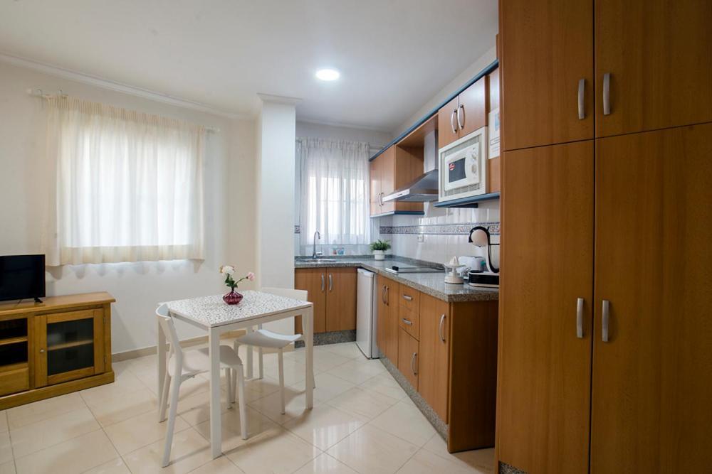 Apartamentos Amat - Only Adult - Playa El Bajondillo 토레몰리노스 외부 사진