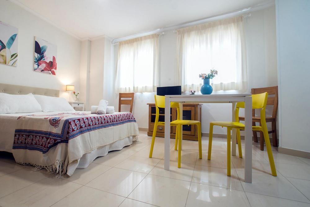 Apartamentos Amat - Only Adult - Playa El Bajondillo 토레몰리노스 외부 사진