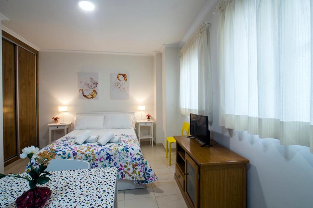 Apartamentos Amat - Only Adult - Playa El Bajondillo 토레몰리노스 외부 사진