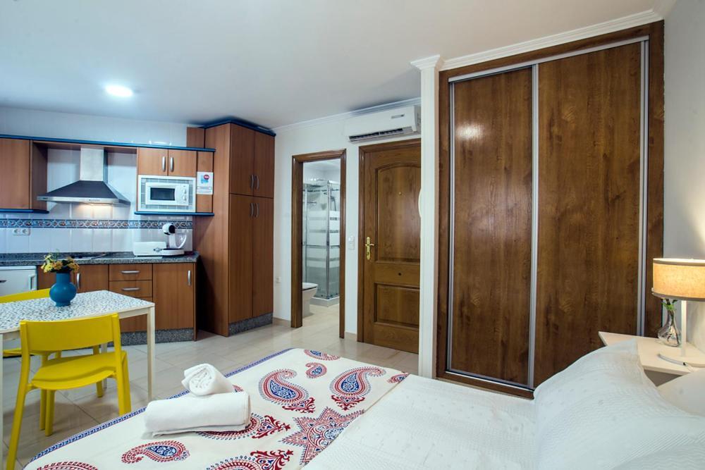 Apartamentos Amat - Only Adult - Playa El Bajondillo 토레몰리노스 외부 사진