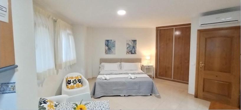 Apartamentos Amat - Only Adult - Playa El Bajondillo 토레몰리노스 외부 사진
