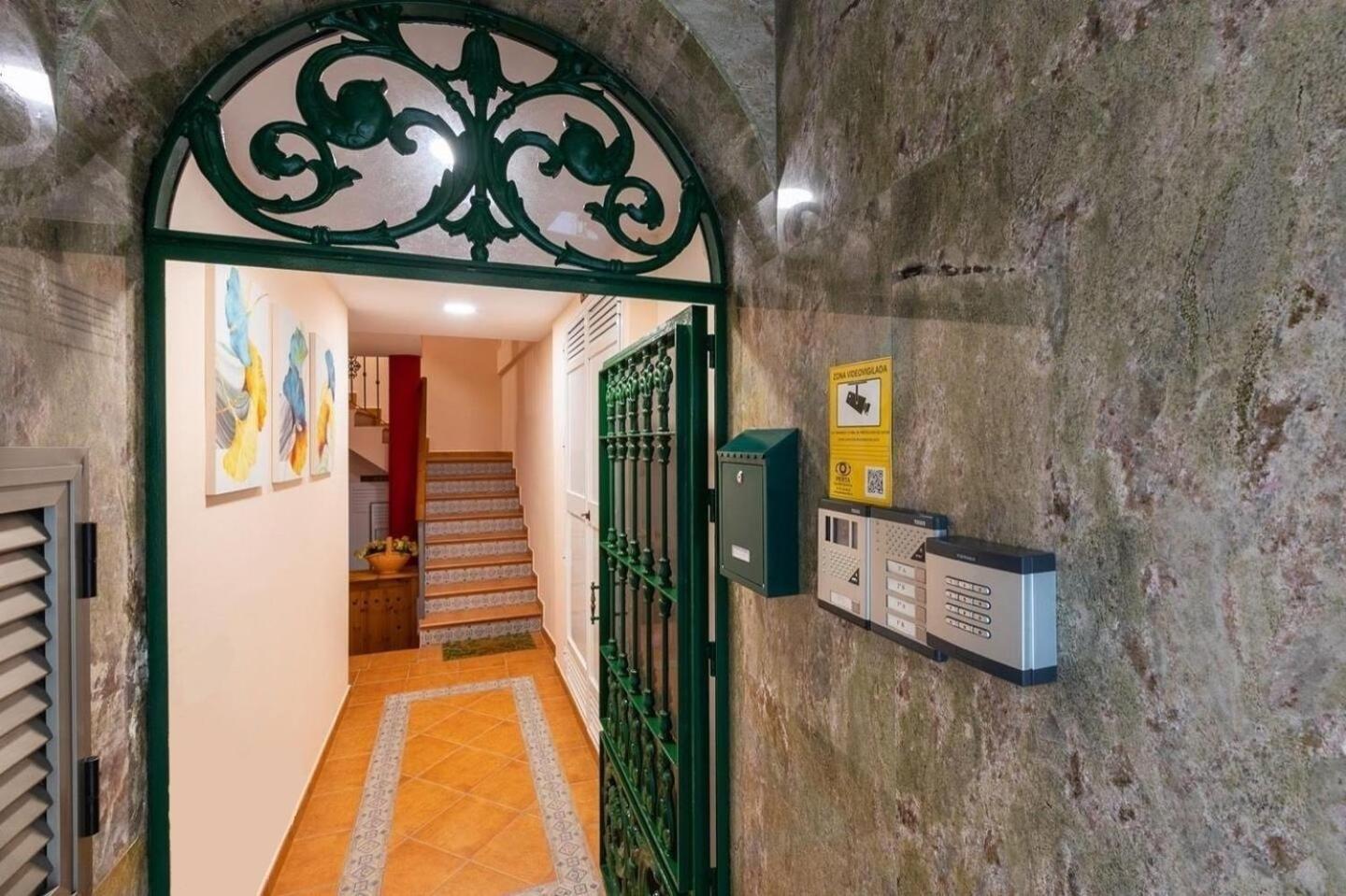 Apartamentos Amat - Only Adult - Playa El Bajondillo 토레몰리노스 외부 사진